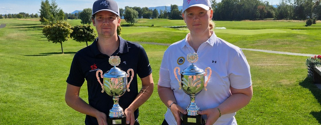 Klubbmestere 2026: Henrik Lunde Røste og Marianna Ulriksen med pokalene