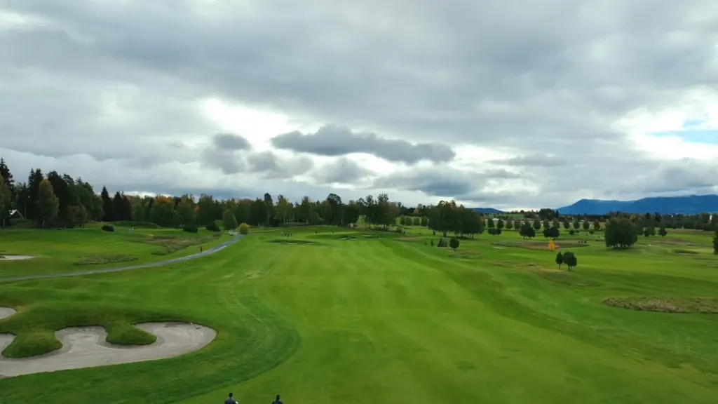 Hull 1 på Atlungstad Golf, sett fra lufta
