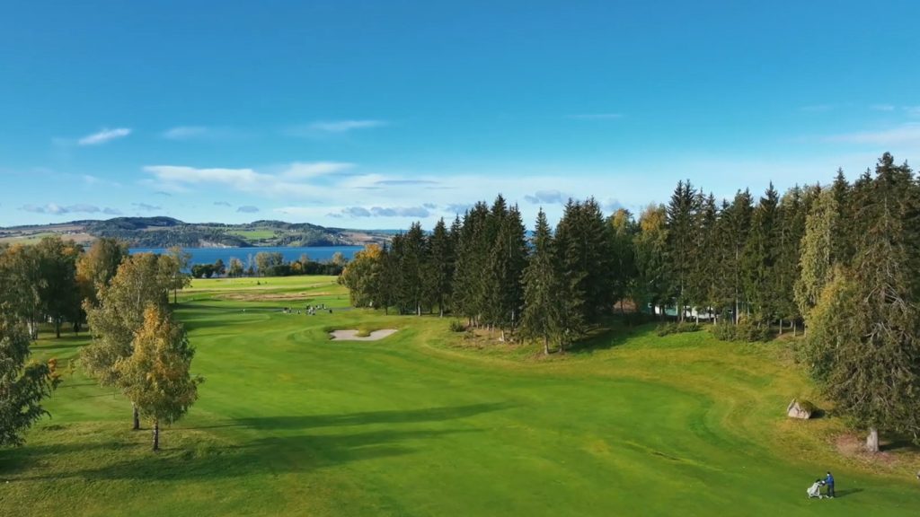 Hull 8 på Atlungstad Golf, sett fra lufta