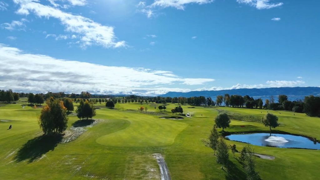Hull 10 på Atlungstad Golf, sett fra lufta