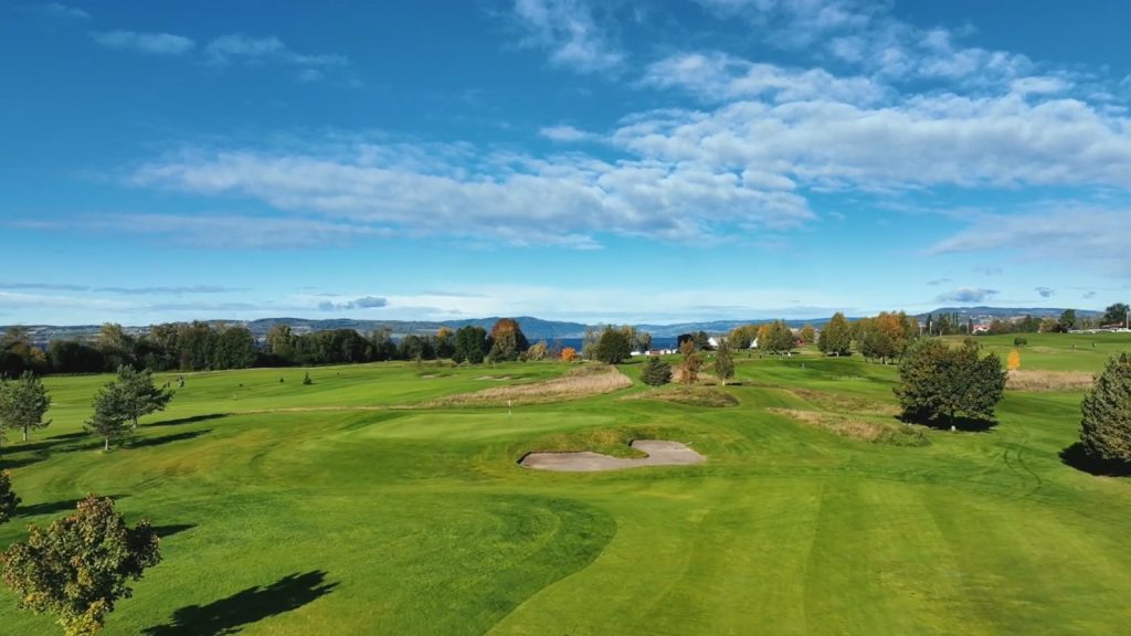 Hull 12 på Atlungstad Golf, sett fra lufta