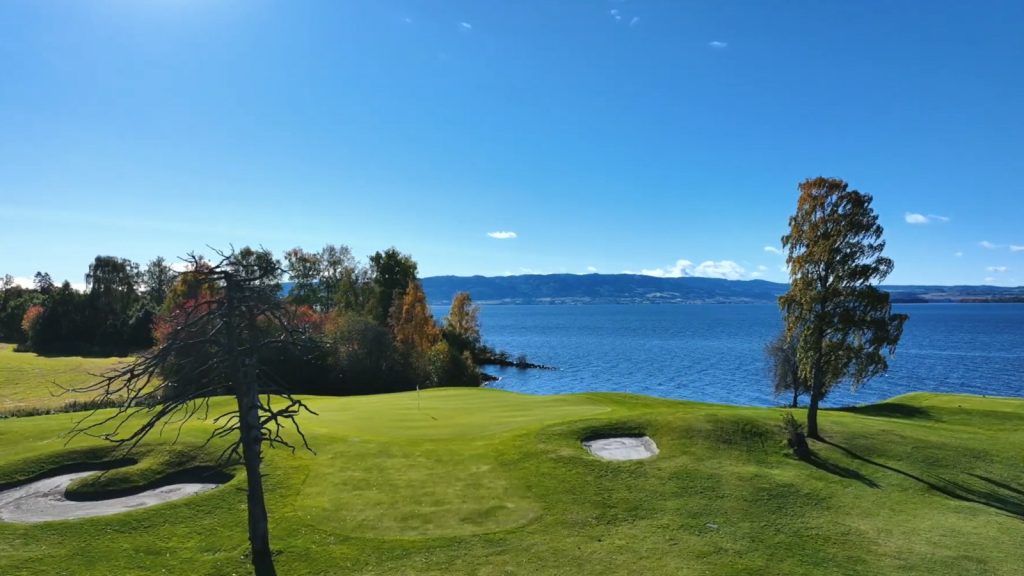 Hull 16 på Atlungstad Golf, sett fra lufta