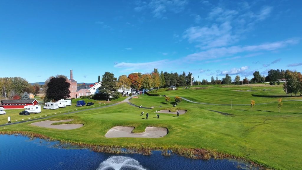 Hull 18 på Atlungstad Golf, sett fra lufta