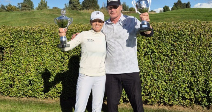Lena Boysen Hillestad og Rolf Stefan Sandegård med pokalene