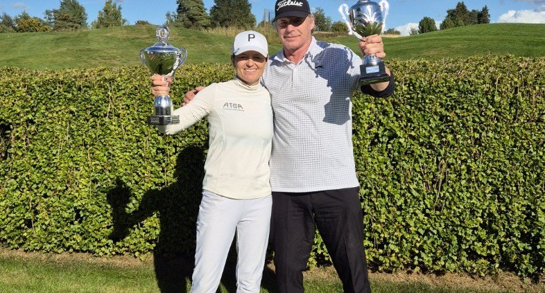 Lena Boysen Hillestad og Rolf Stefan Sandegård med pokalene
